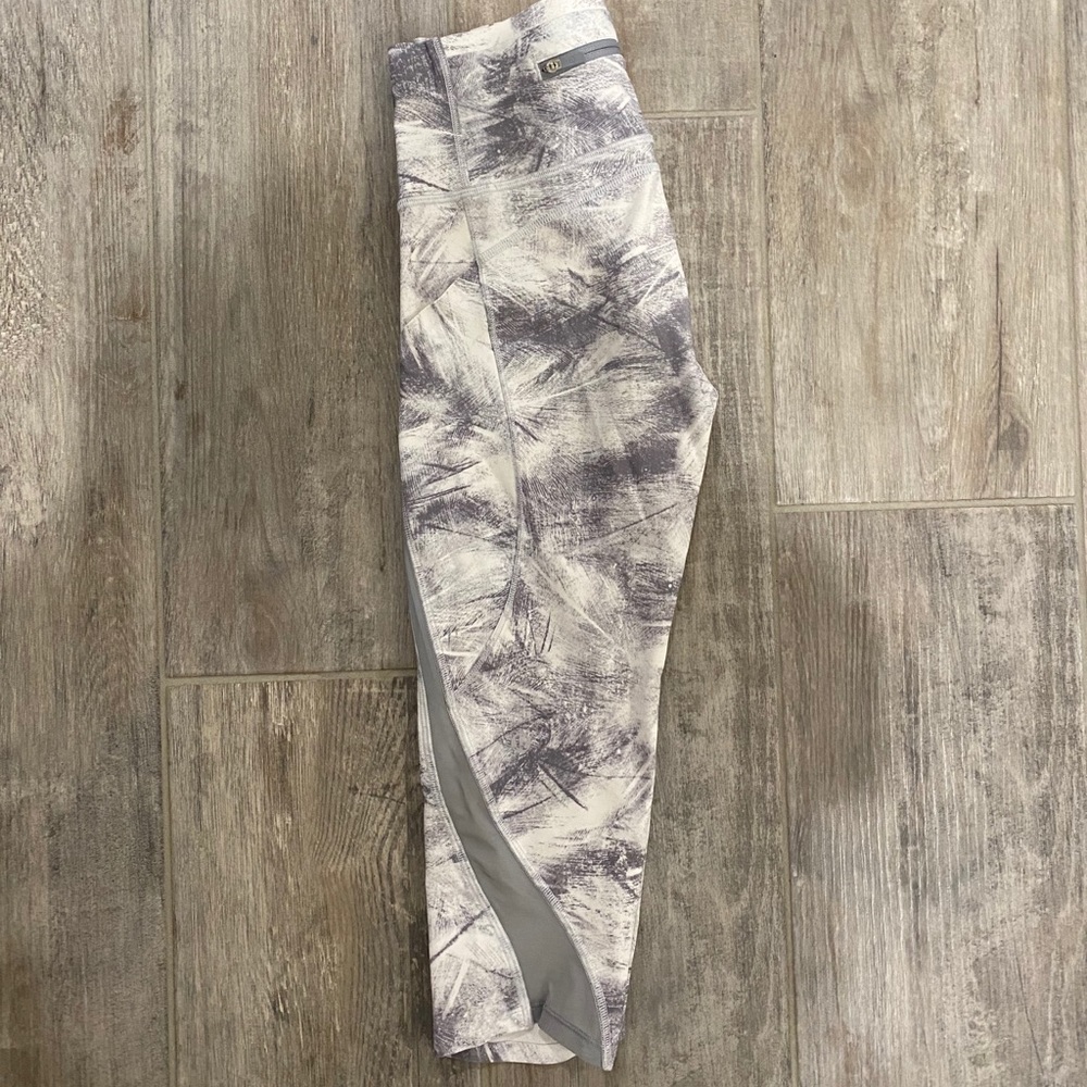 Lululemon Wunder Under Size 4 Crop